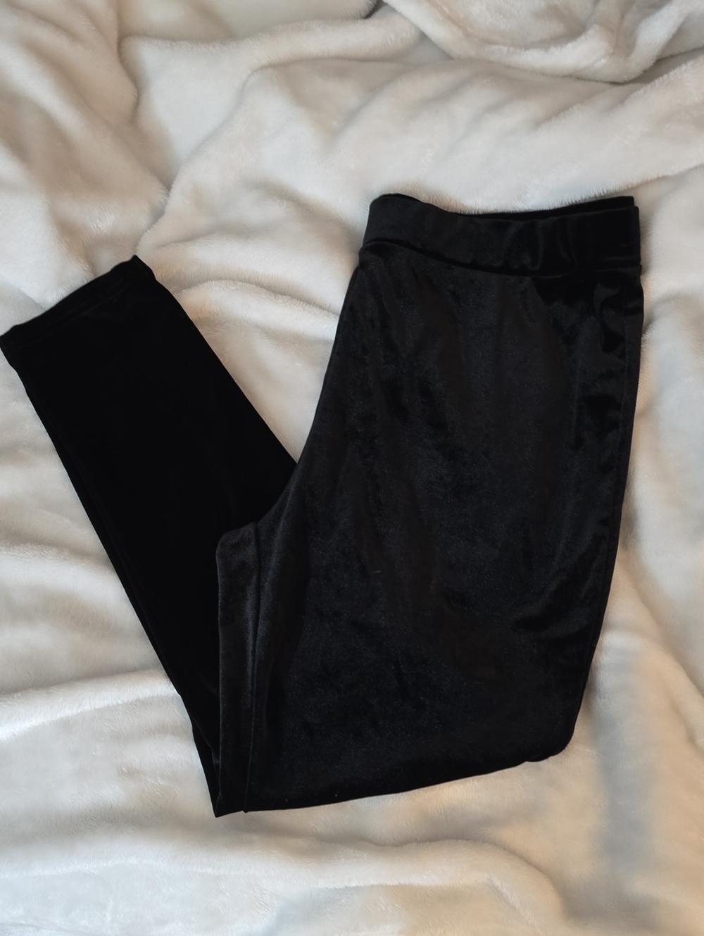 SHEIN Women's Black Velvet Stretch Leggings